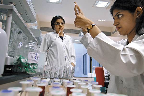 Top Pharmacy Colleges & Courses in India